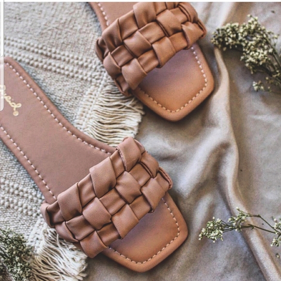 🆕️Spring Faves Collection// Blush Braided Mule Sandal - Picture 2 of 3